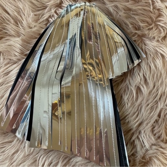 Cleopatra Metallic Silver Wig with Bangs **back in stock yipeee** - Picture 9 of 10